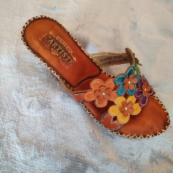 Beautiful L'Artiste Leather Sandals, Size 6 - Picture 5 of 9